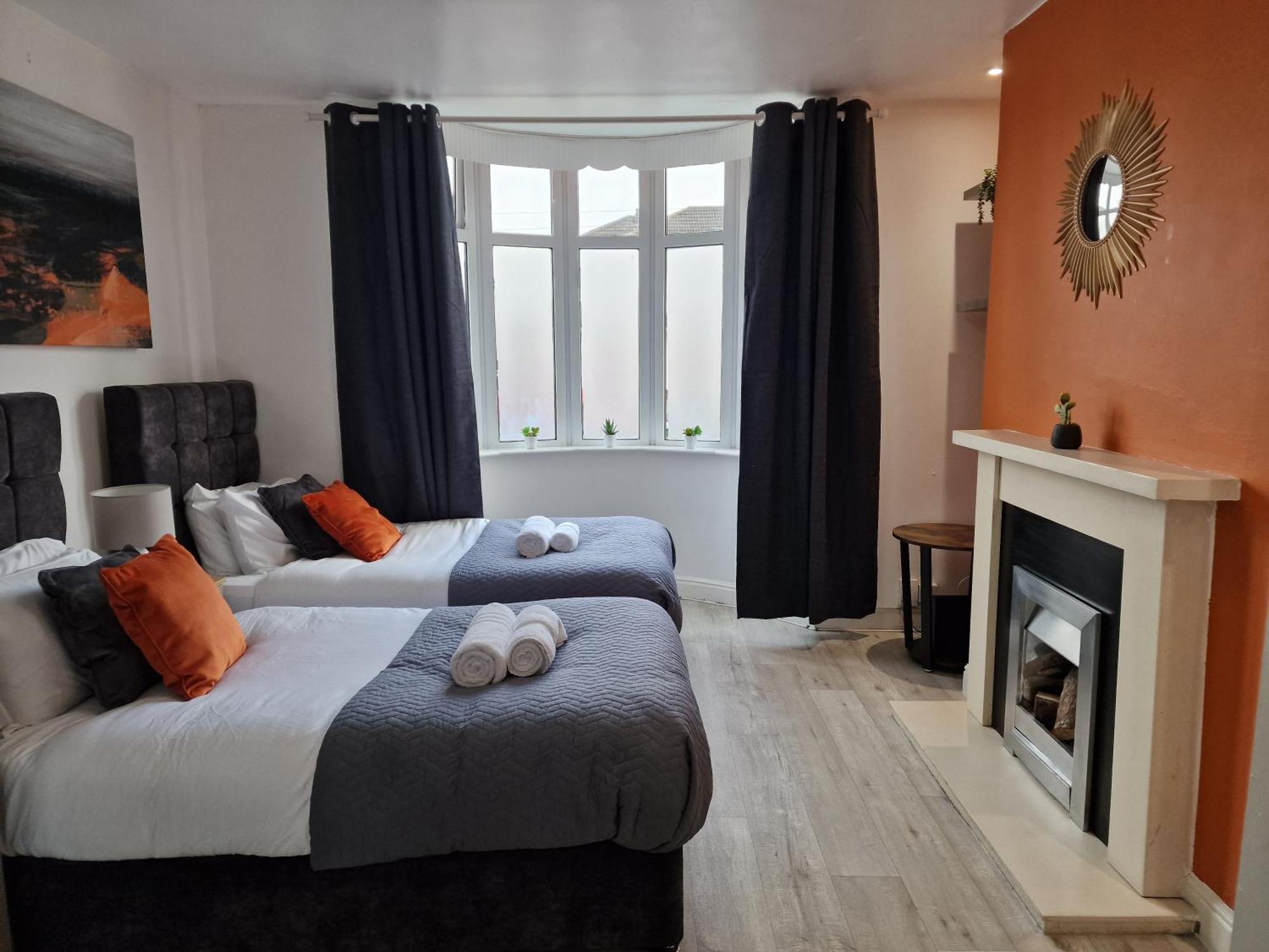 Modern 4-Bed House With Garden & Parking Villa Coventry Eksteriør bilde