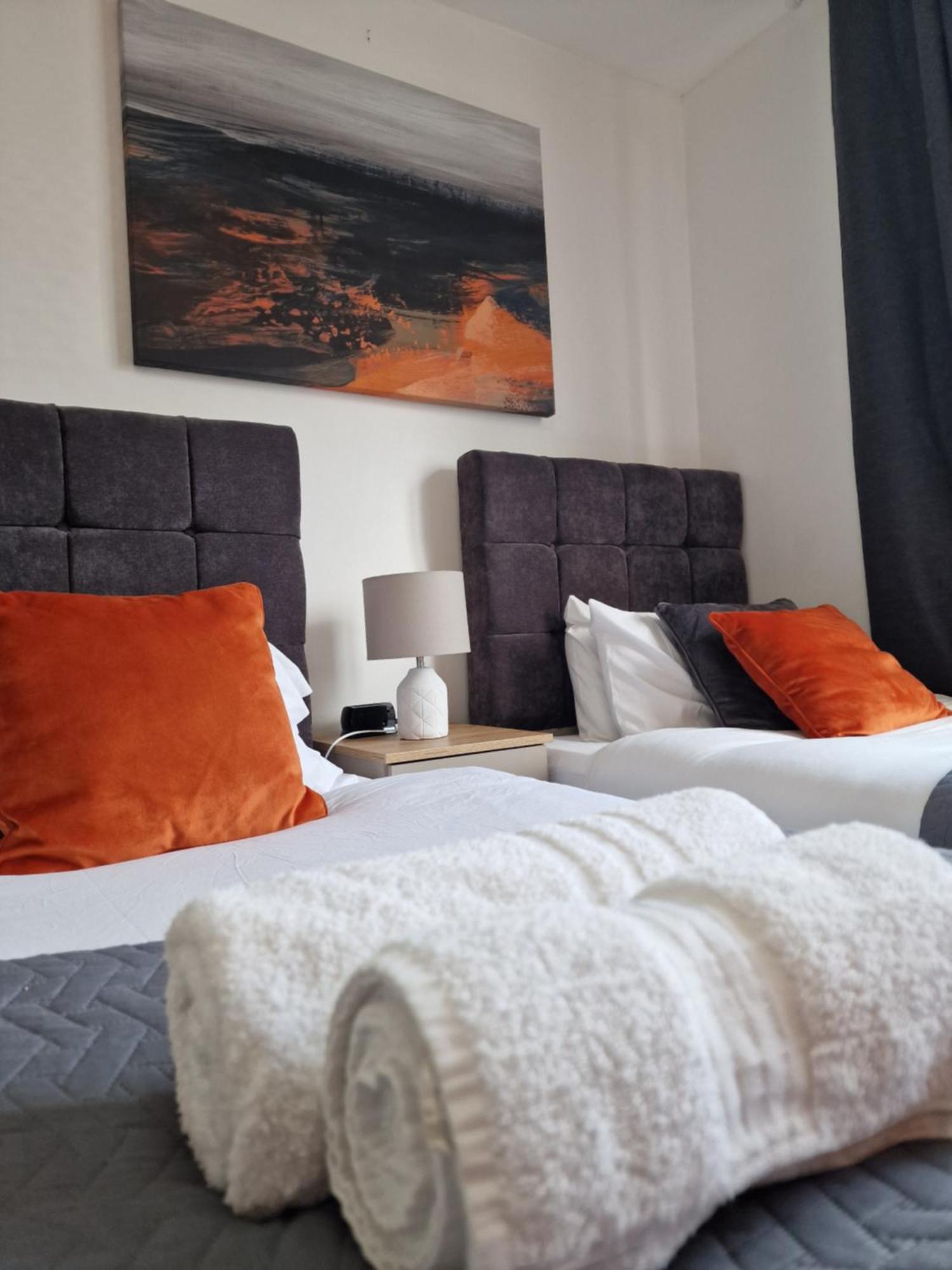Modern 4-Bed House With Garden & Parking Villa Coventry Eksteriør bilde